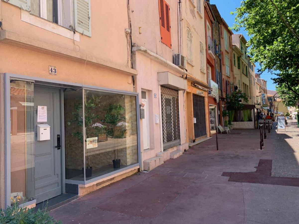 Mon Petit Nid D'Amour Au Coeur Historique De Frejus Bagian luar foto
