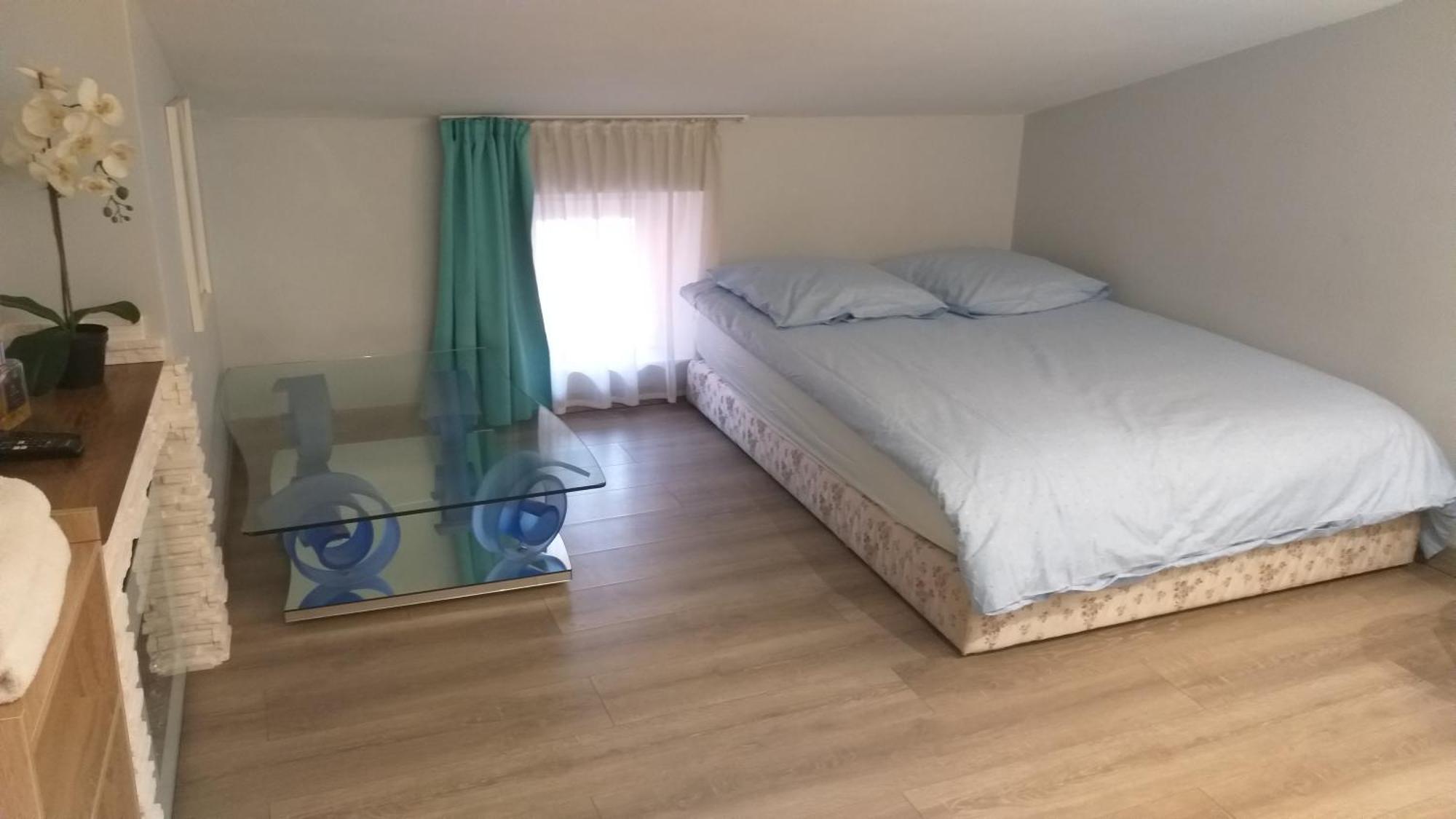 Mon Petit Nid D'Amour Au Coeur Historique De Frejus Bagian luar foto